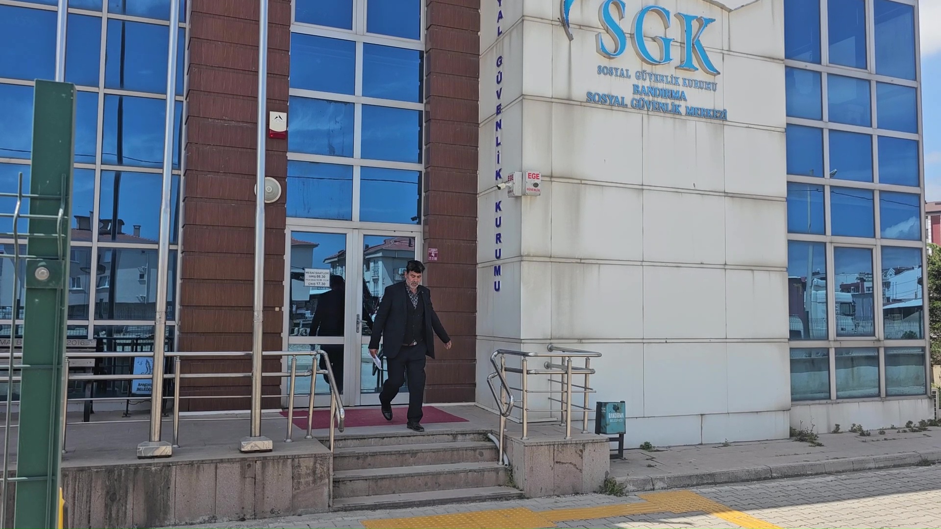 Tek Kimlikle Iki Hayat (3)