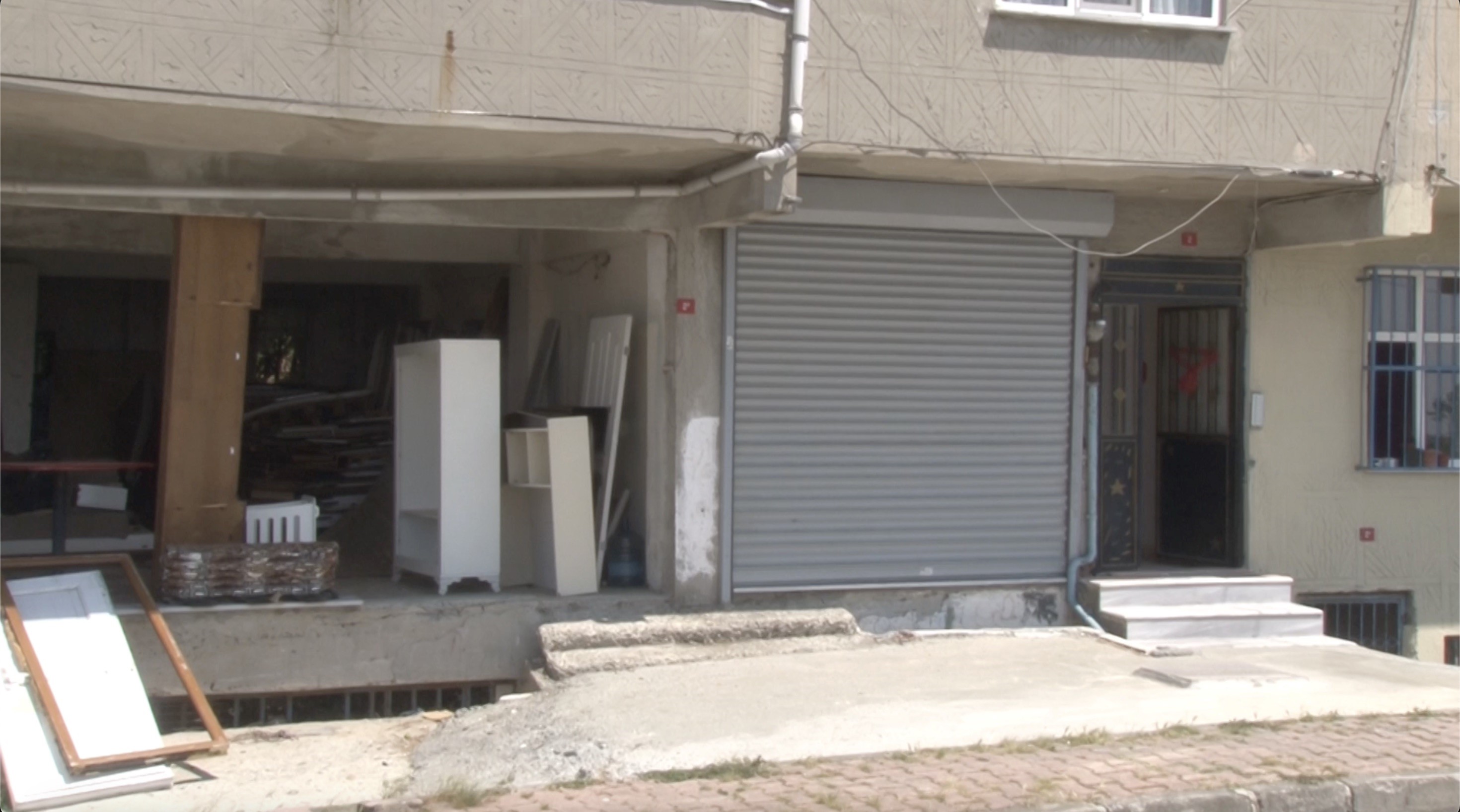 Kiracılar Isyanda! Ayakkabıları Kayboldu, Camlarına Taş Atıldı (4)