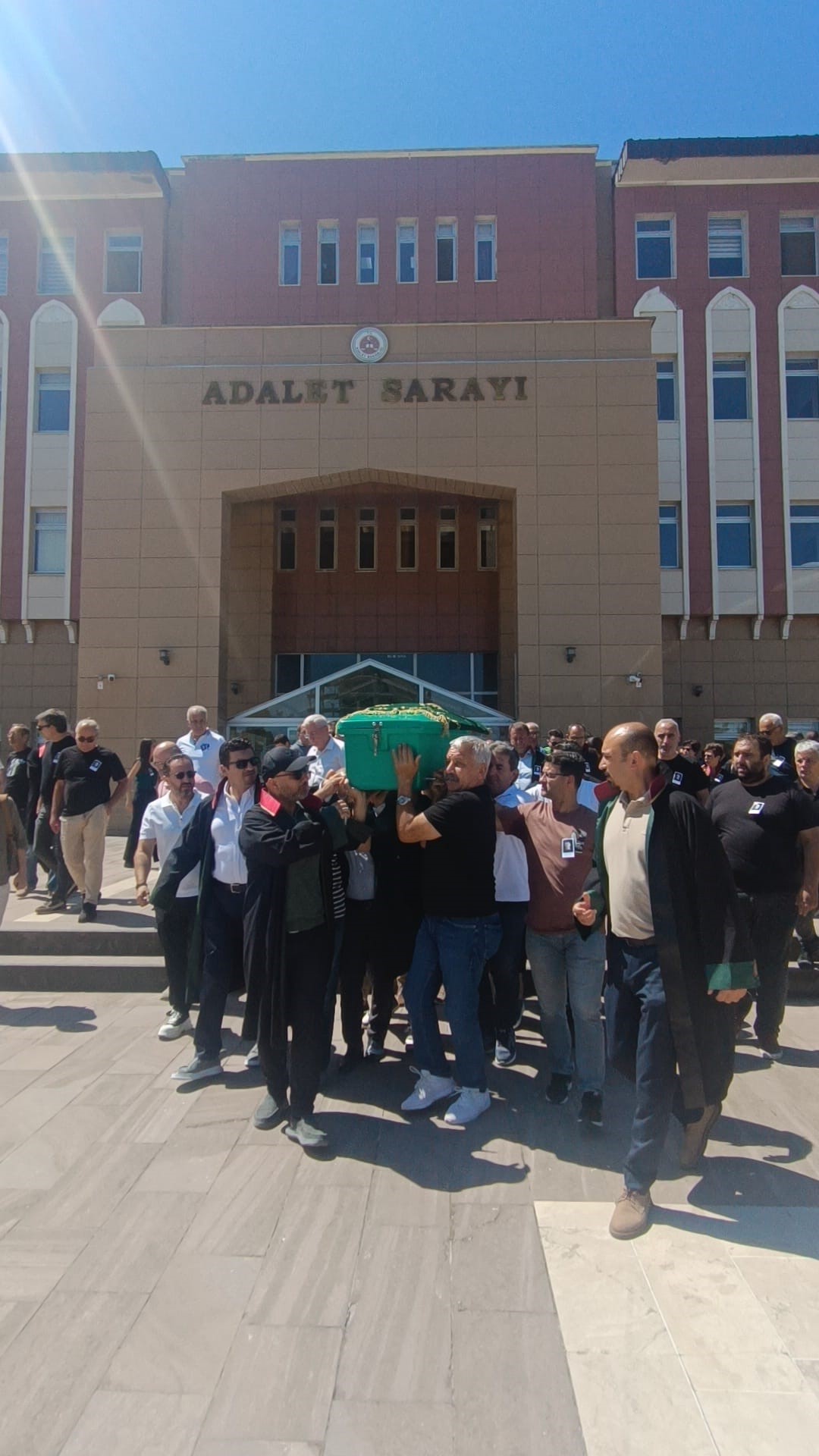 Manisa'da Hukuk Camiası Yasta (3)