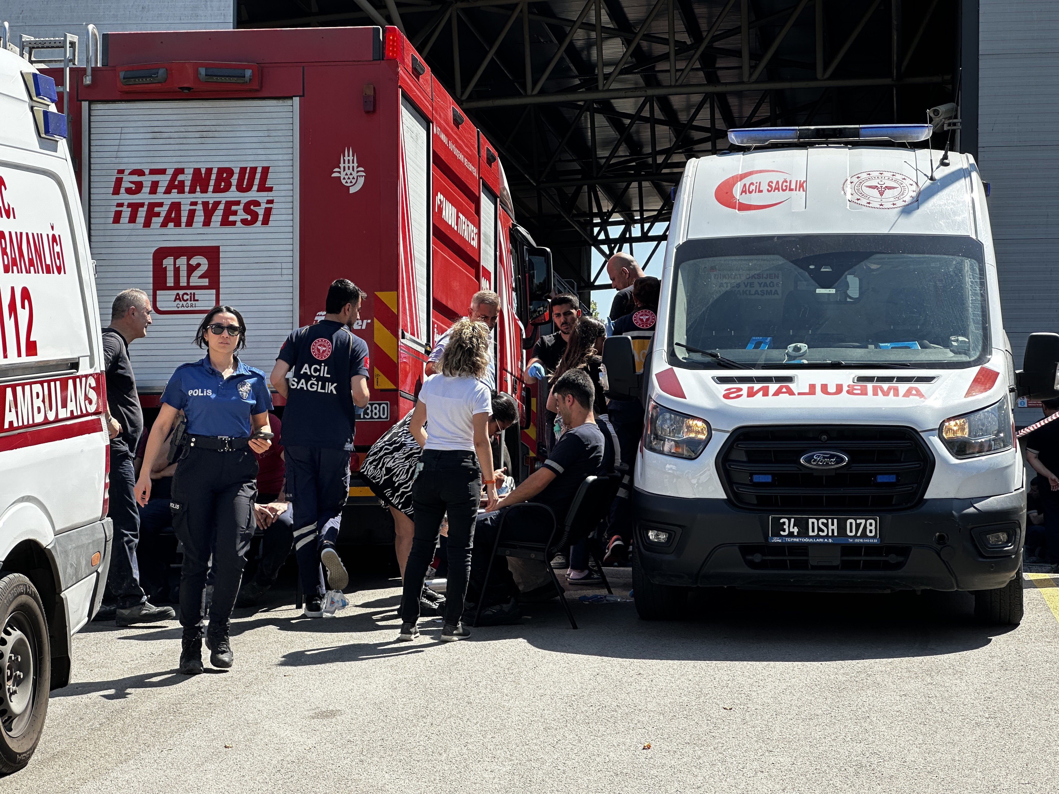 Motor Fabrikasında Yangın Çıktı 10 Işçi Dumandan Etkilendi (2)