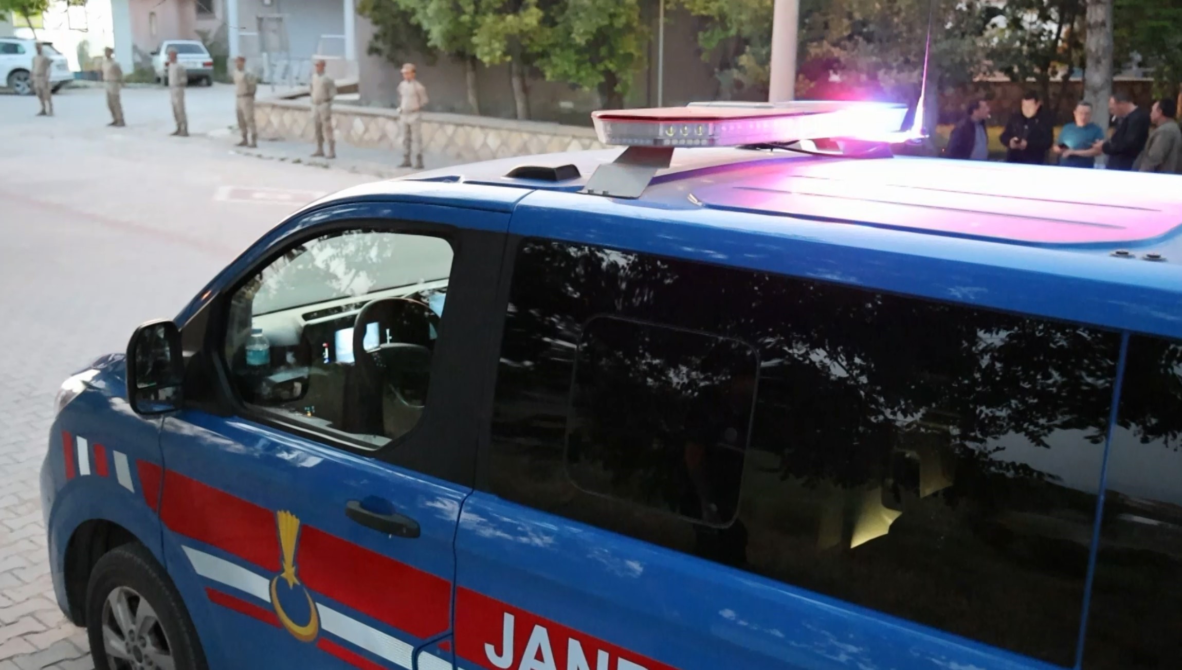 Arkadaş Kavgası Kanla Bitti Önce Kafasına Vurdu, Sonra Boğazını Kesip Öldürdü    (3)