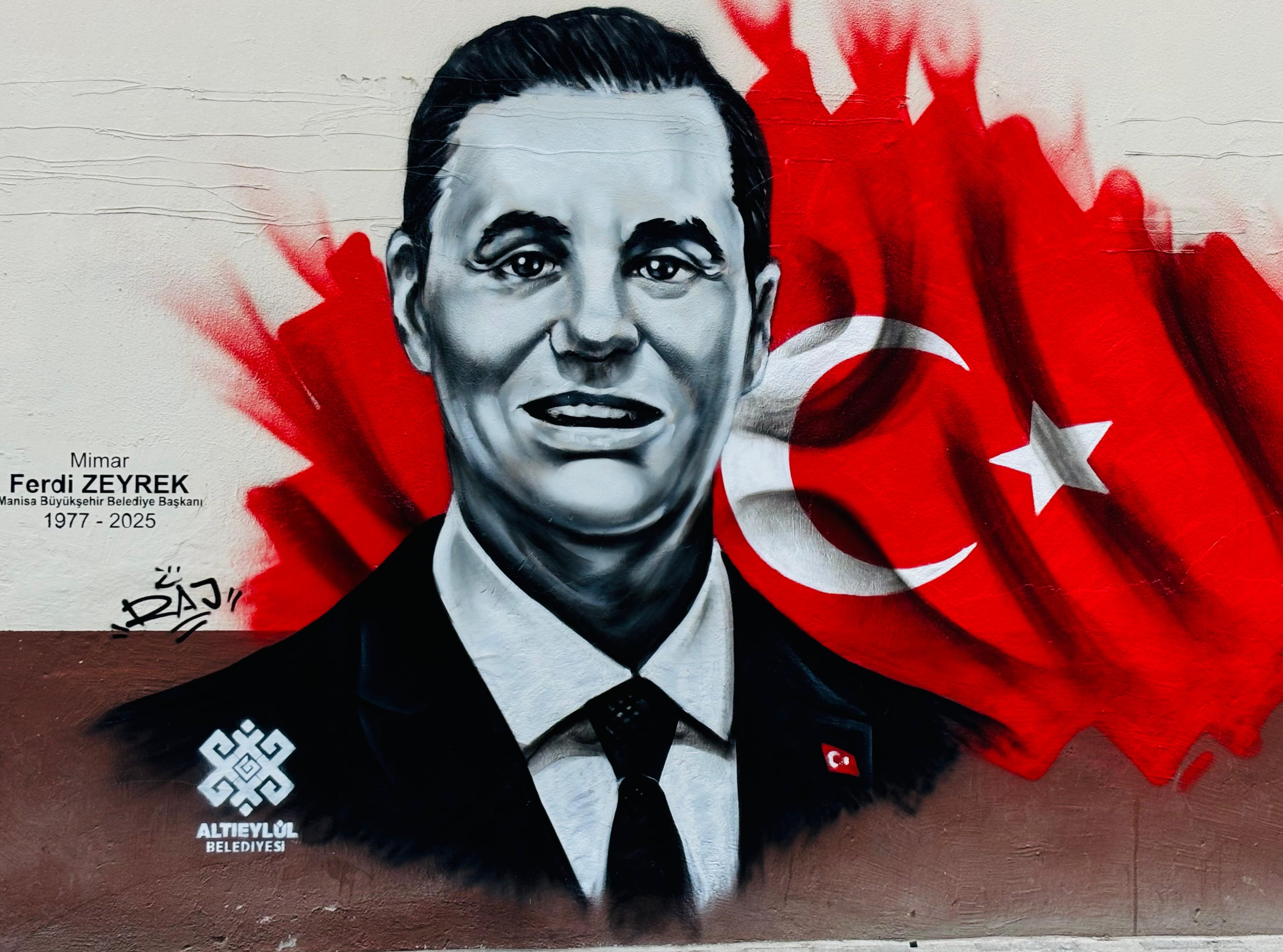Balıkesir'de Ferdi Zeyrek’in Resmi Grafitiyle Okul Duvarına Işlendi (1)-1