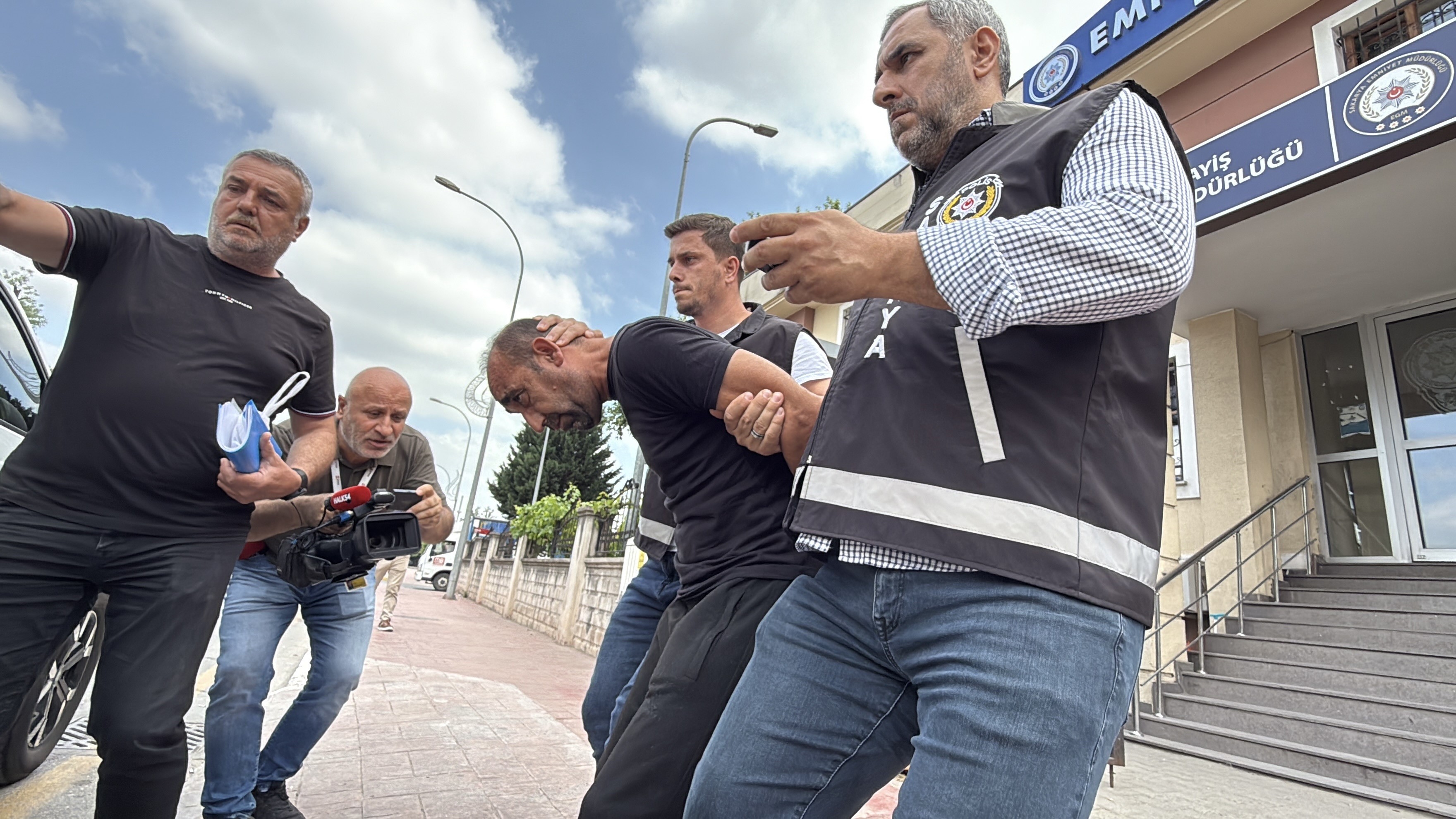 Boşandığı Eşini Ruhsatsız Silahla Öldürmüştü, Tutuklandı (2)