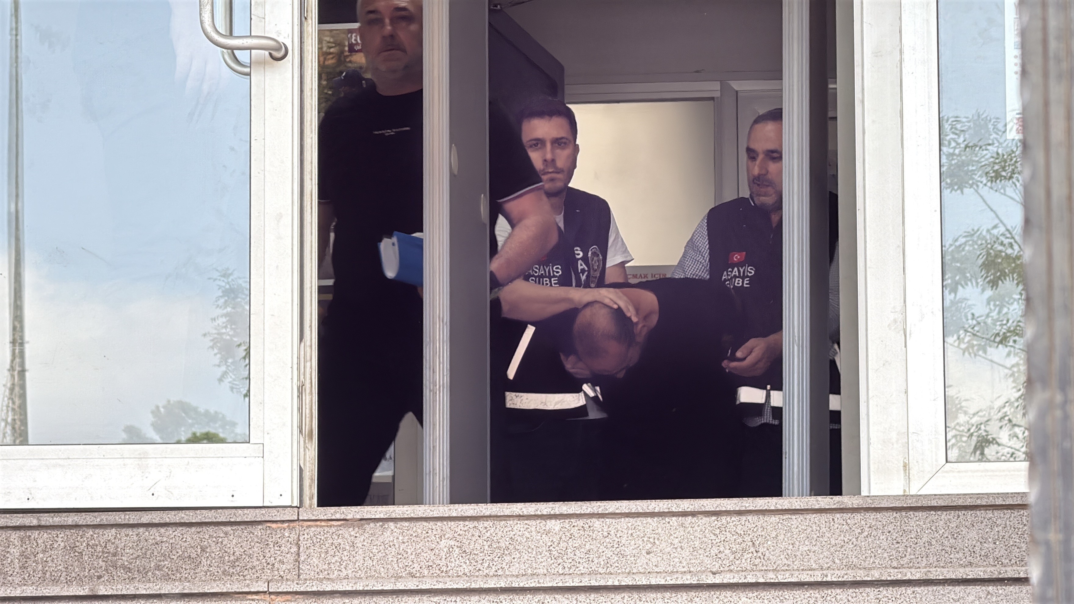 Boşandığı Eşini Ruhsatsız Silahla Öldürmüştü, Tutuklandı (3)