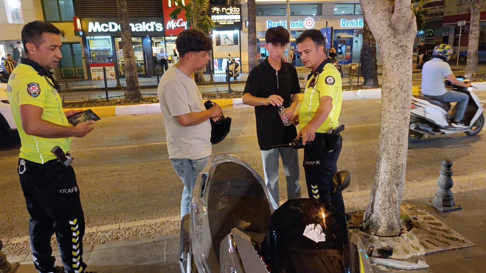 Kaza Yapan Arkadaşının Kıyafetlerini Giyerek Geldi, Polisleri Kandıramadı (3)