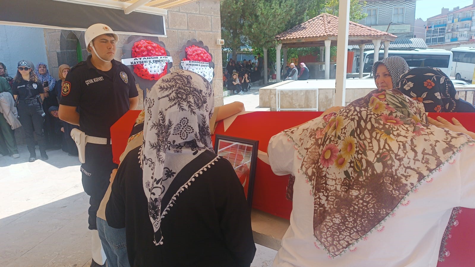 Kurban Keserken Kalp Krizi Geçiren Polis Memuru Hayatını Kaybetti (1)