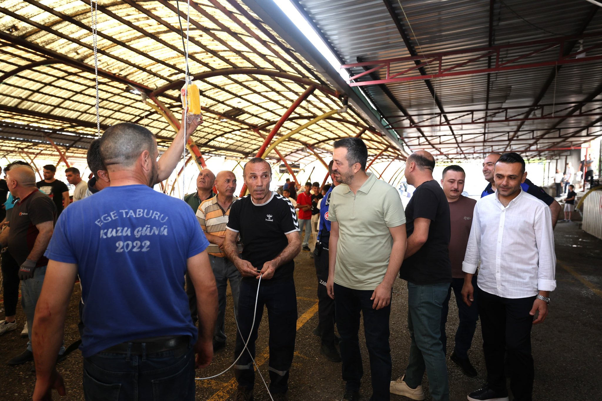 Şehzadeler Belediyesi Bayramın Ilk Sabahında Vatandaşlarla Buluştu