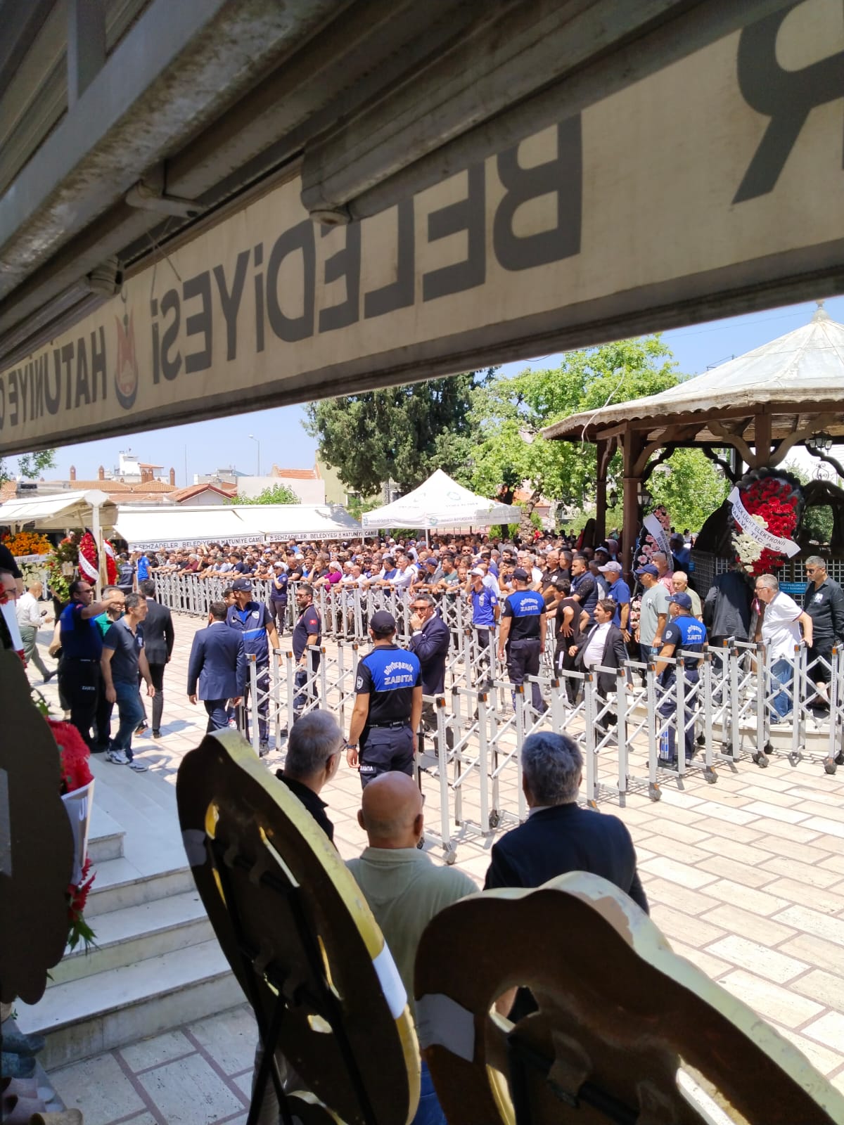 Yüzlerce Manisalı Ferdi Başkanı’nı Uğurlamak Için Toplandı (2)