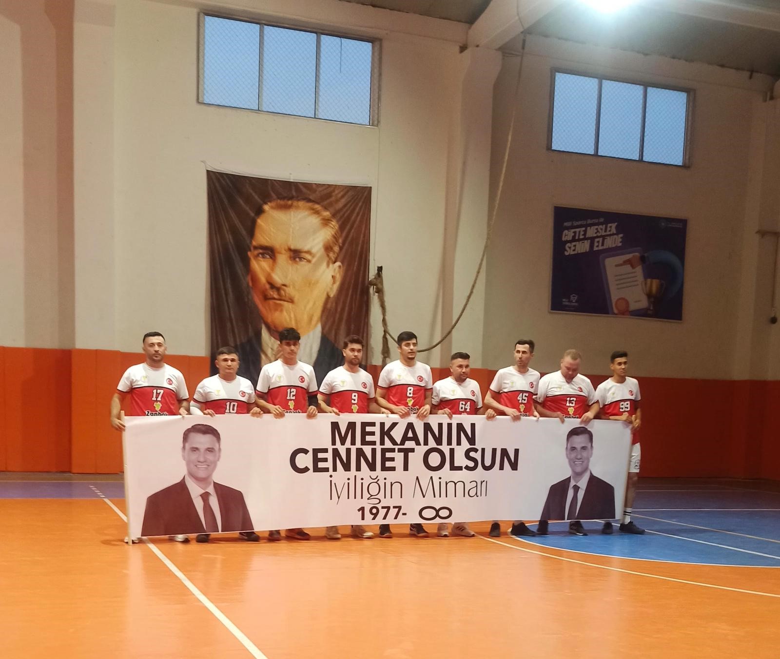 Voleybol Maçı Öncesi Ferdi Zeyrek Anıldı (3)