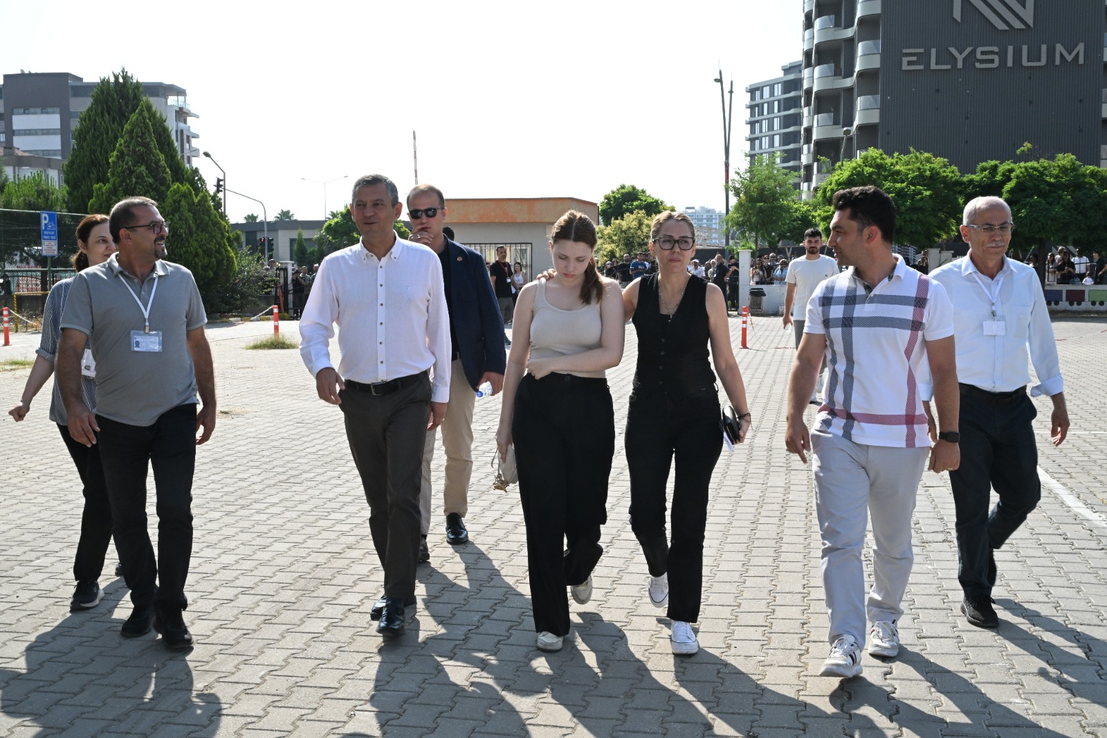 Beni Babam Götürecekti Demişti… Özgür Özel Sözünü Tuttu, Nehir’i Sınava O Götürdü (3)
