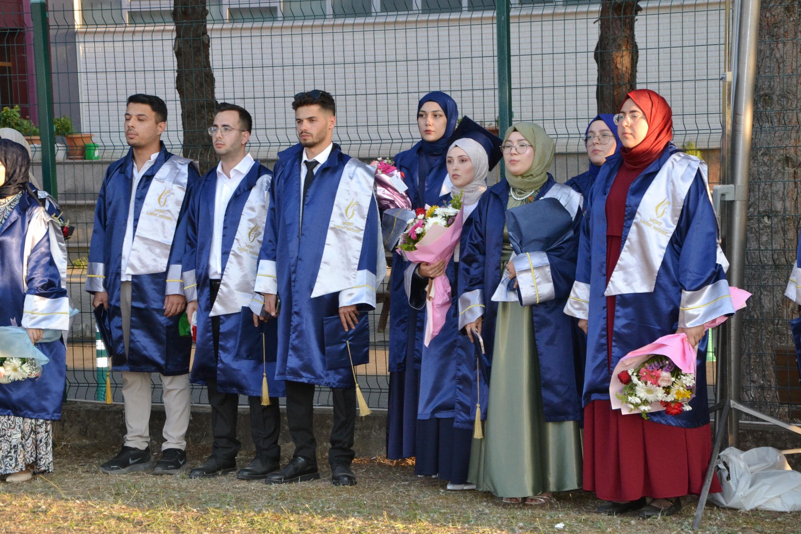 Manisa Cbü İlahiyat Fakültesi’nde Mezuniyet Coşkusu 74 Öğrenci Kep Attı (4)