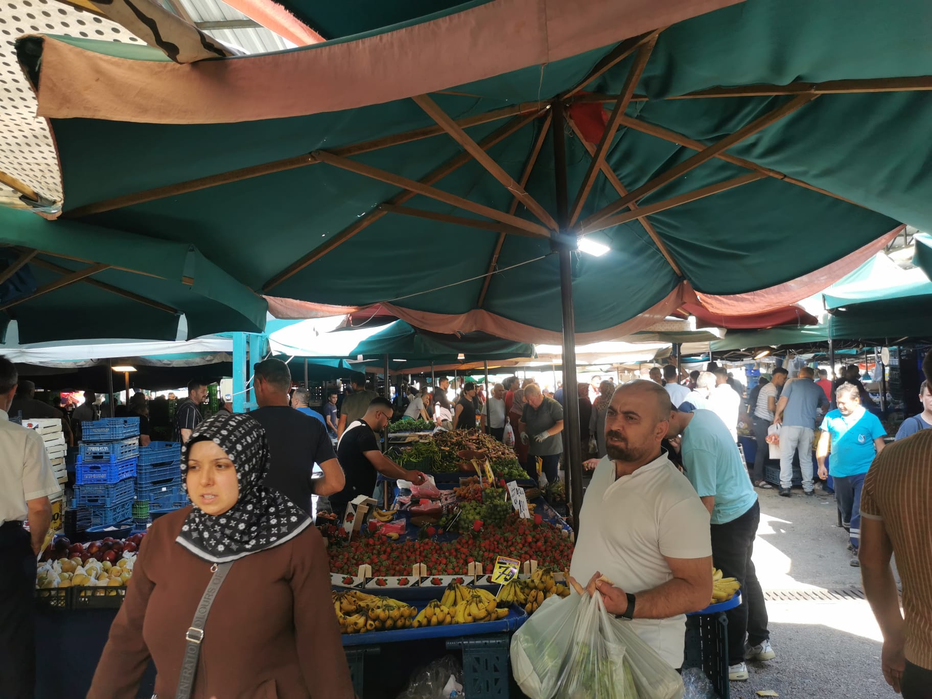 Manisa’da Bayram Öncesi Trafik Ve Alışveriş Yoğunluğu (2)