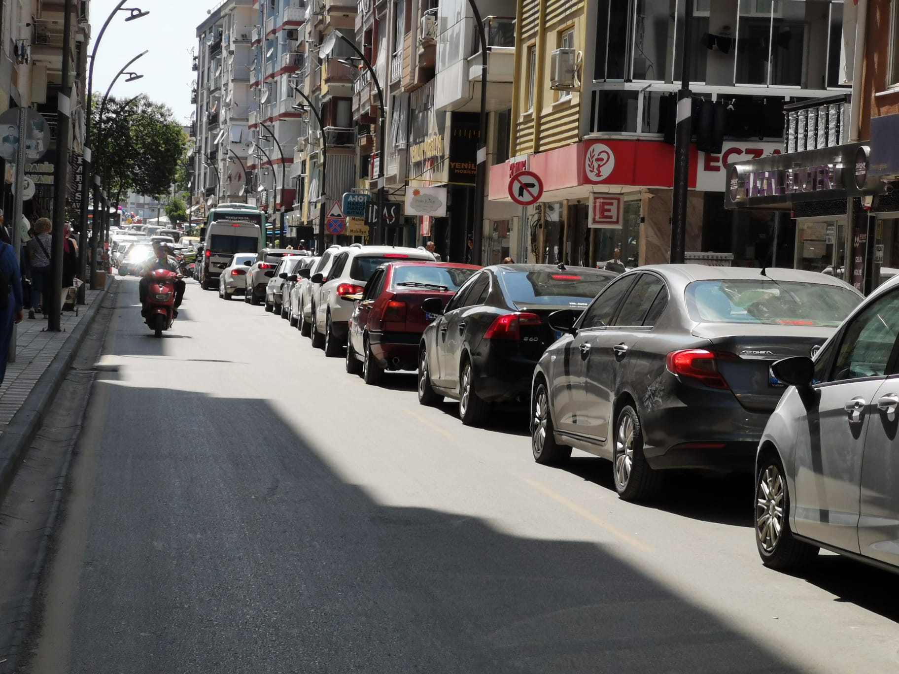 Manisa’da Bayram Öncesi Trafik Ve Alışveriş Yoğunluğu (3)