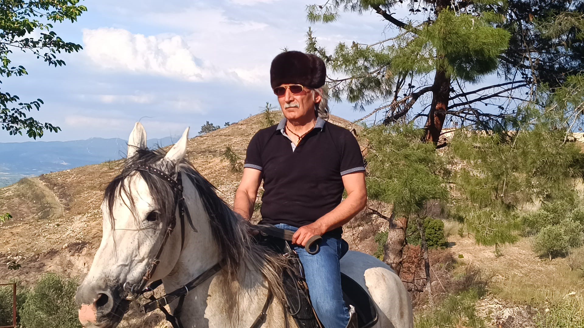 Manisa’da Makam Aracı Değil, Makam Atı Kaymakam At Sırtında Halkın Arasında! (7)