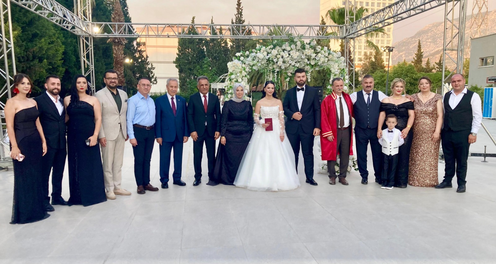 Manisa’da Unutulmaz Nikah Töreni Başkan Balaban Kıydı, Arınç Takdim Etti (20)