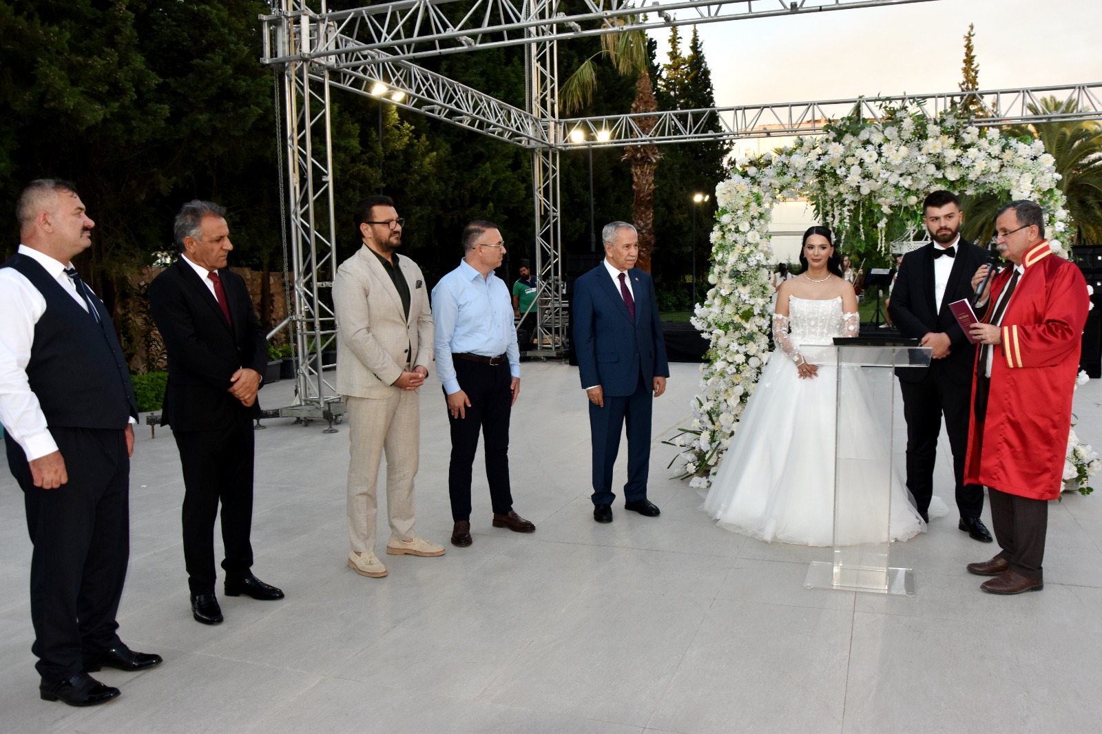 Manisa’da Unutulmaz Nikah Töreni Başkan Balaban Kıydı, Arınç Takdim Etti (4)