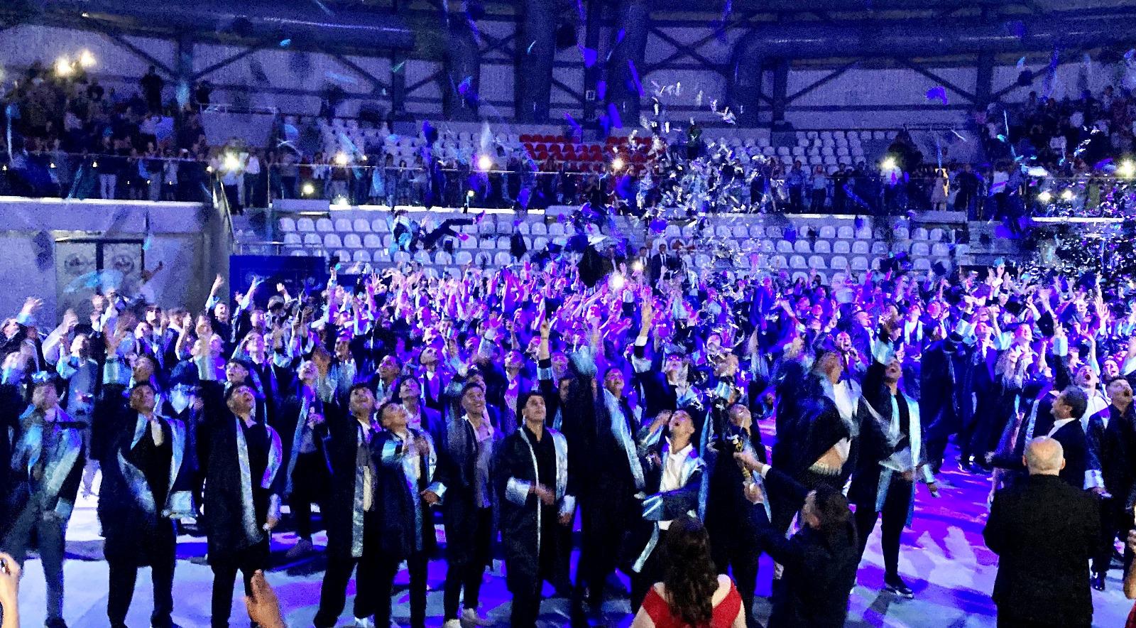 Mostem'de Duygusal Mezuniyet 432 Genç, Geleceğe Adım Attı (2)