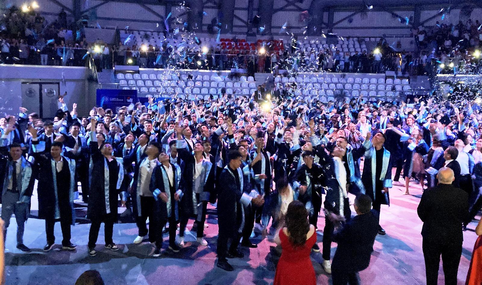 Mostem'de Duygusal Mezuniyet 432 Genç, Geleceğe Adım Attı (3)
