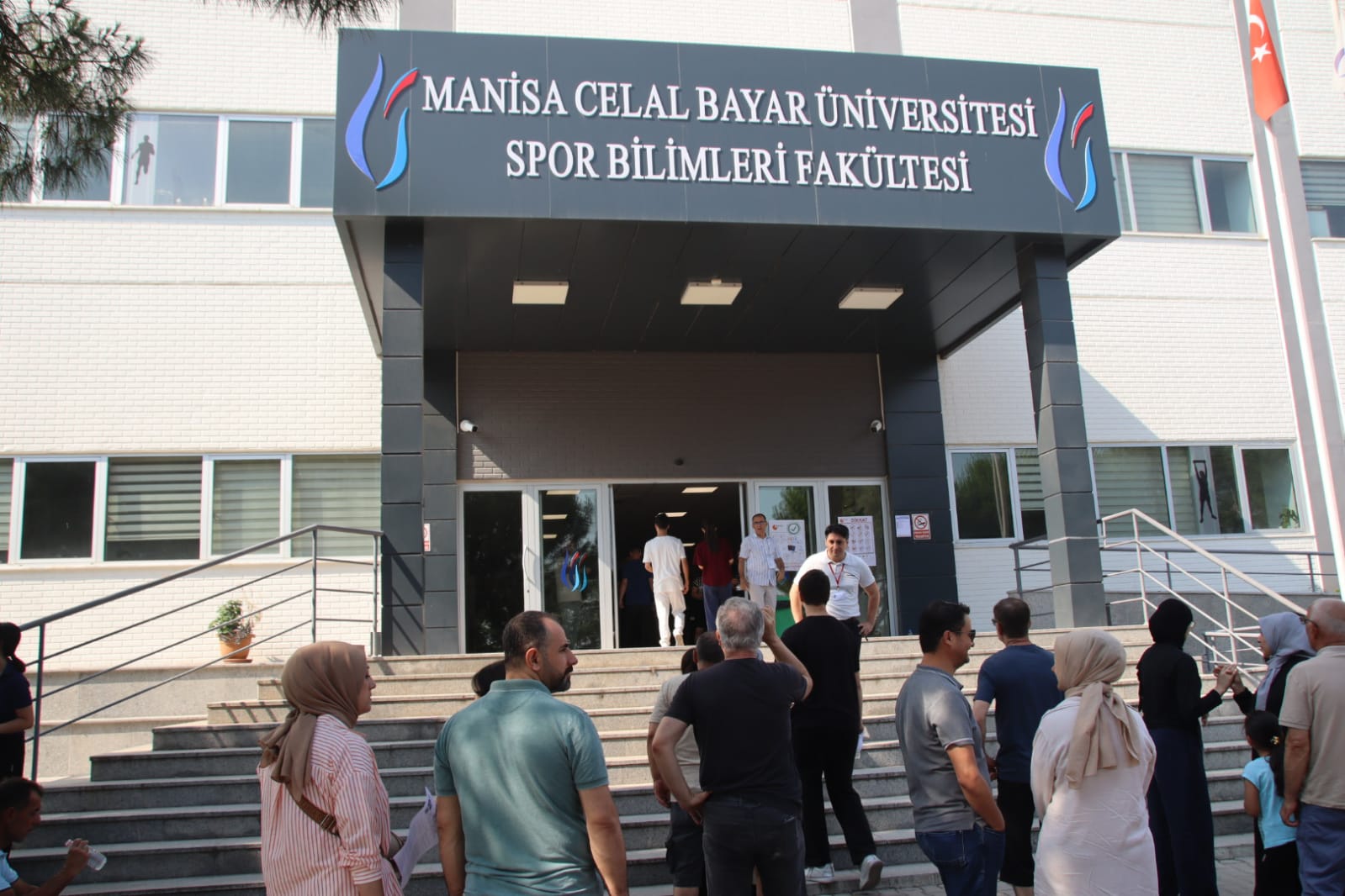 Otobüs Kartı, Kaza Ve 3 Dakika Manisa’da Yks Kapısında Dram! (2)
