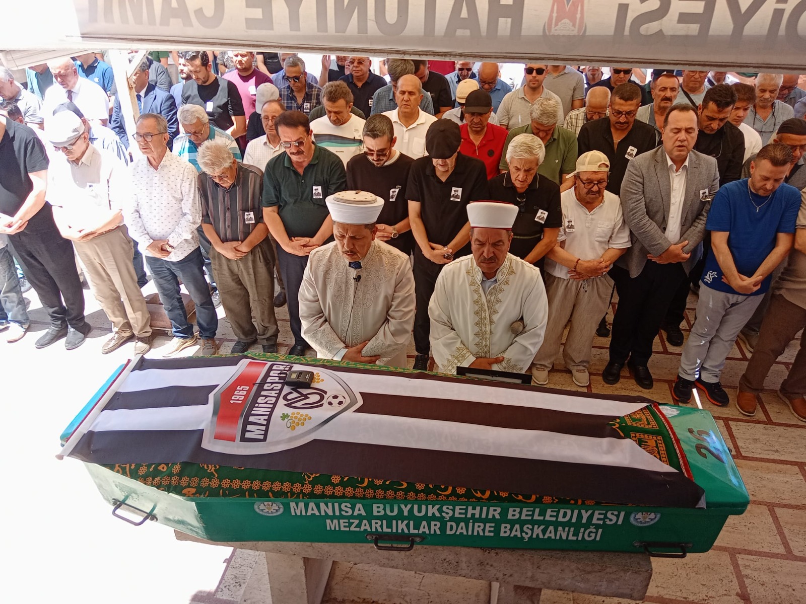 Manisa’nın Şapkacı Fethi’si Son Yolculuğuna Uğurlandı (3)
