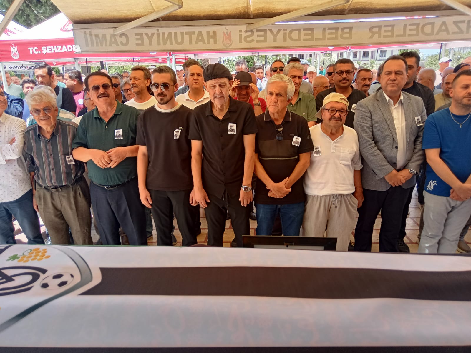 Manisa’nın Şapkacı Fethi’si Son Yolculuğuna Uğurlandı (5)