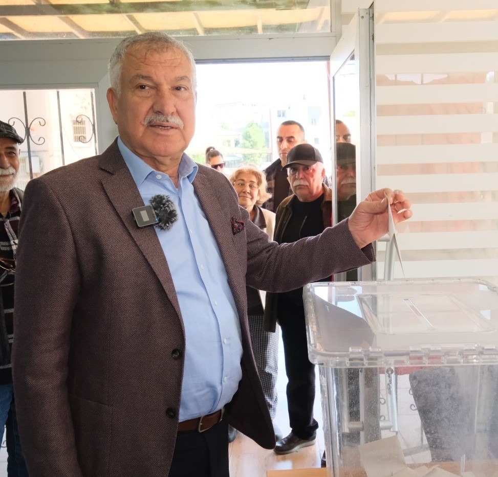 Adana Büyükşehir Belediye Başkanı Karalar Gözaltına Alındı, Belediyede Arama Başlatıldı (1)-1