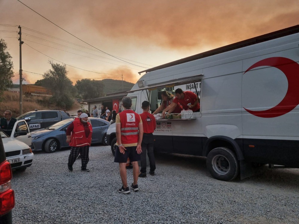 Türk Kızılay'ın Orman Yangınlarıyla Mücadeleye Desteği Sürüyor (1)