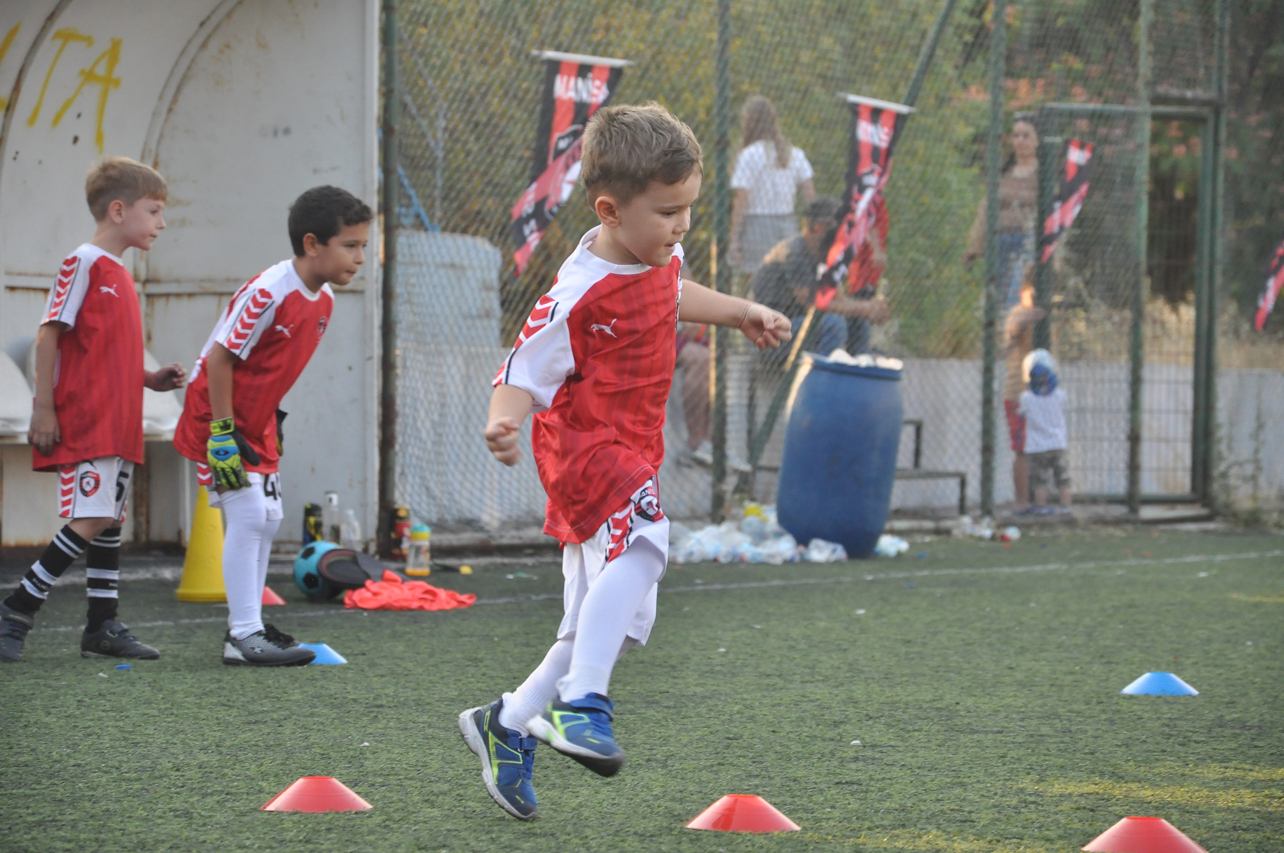 Minik Yıldızlar Sahaya Indi Yıldızspor 45 Fk Yaz Futbol Okulu Başladı (1)