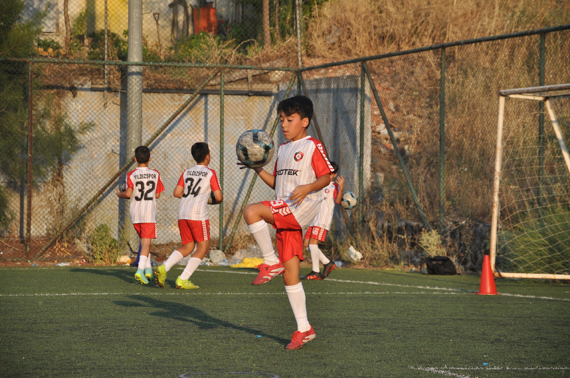 Minik Yıldızlar Sahaya Indi Yıldızspor 45 Fk Yaz Futbol Okulu Başladı (6)