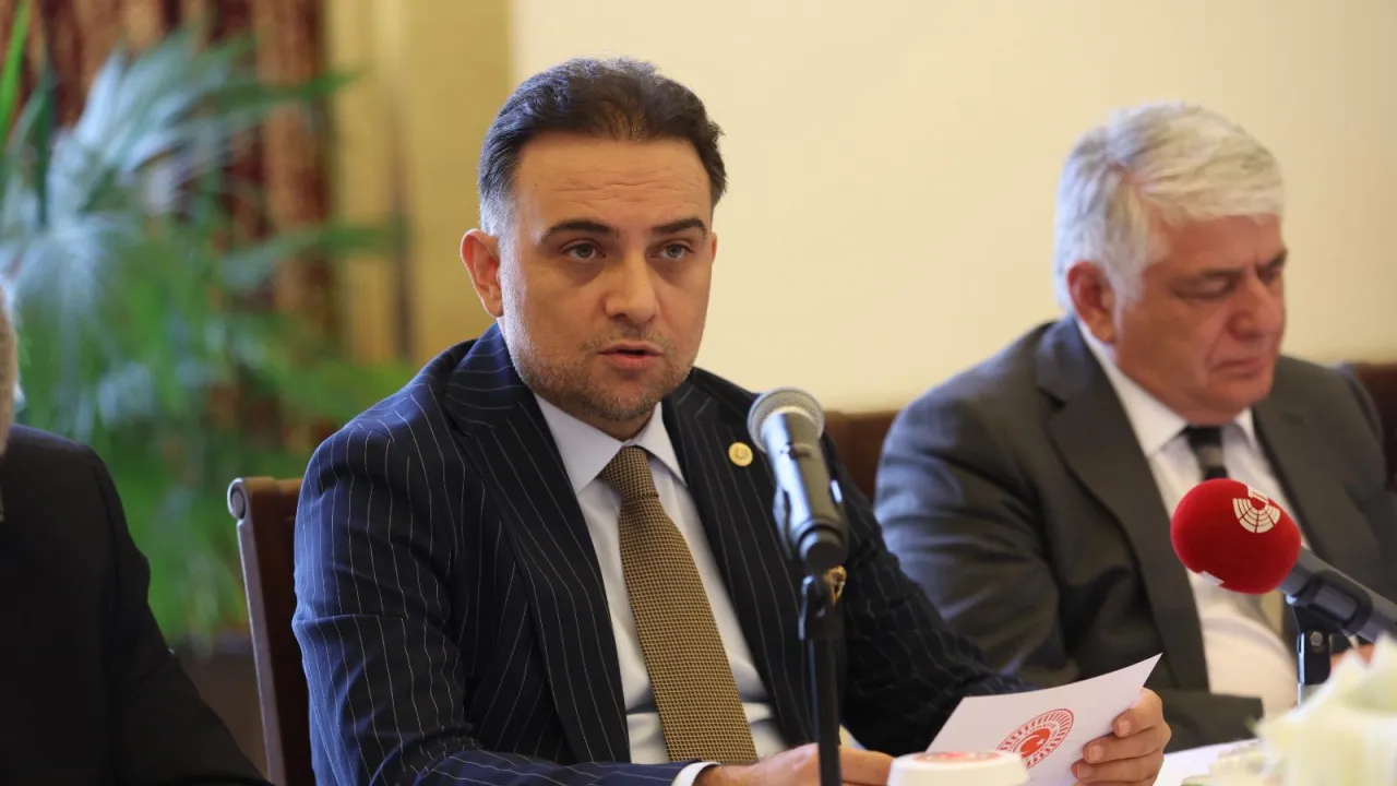 Baybatur’dan Özgür Özel’e Sert Tepki “Bu Ülke Sokakla Yönetilmez”-1