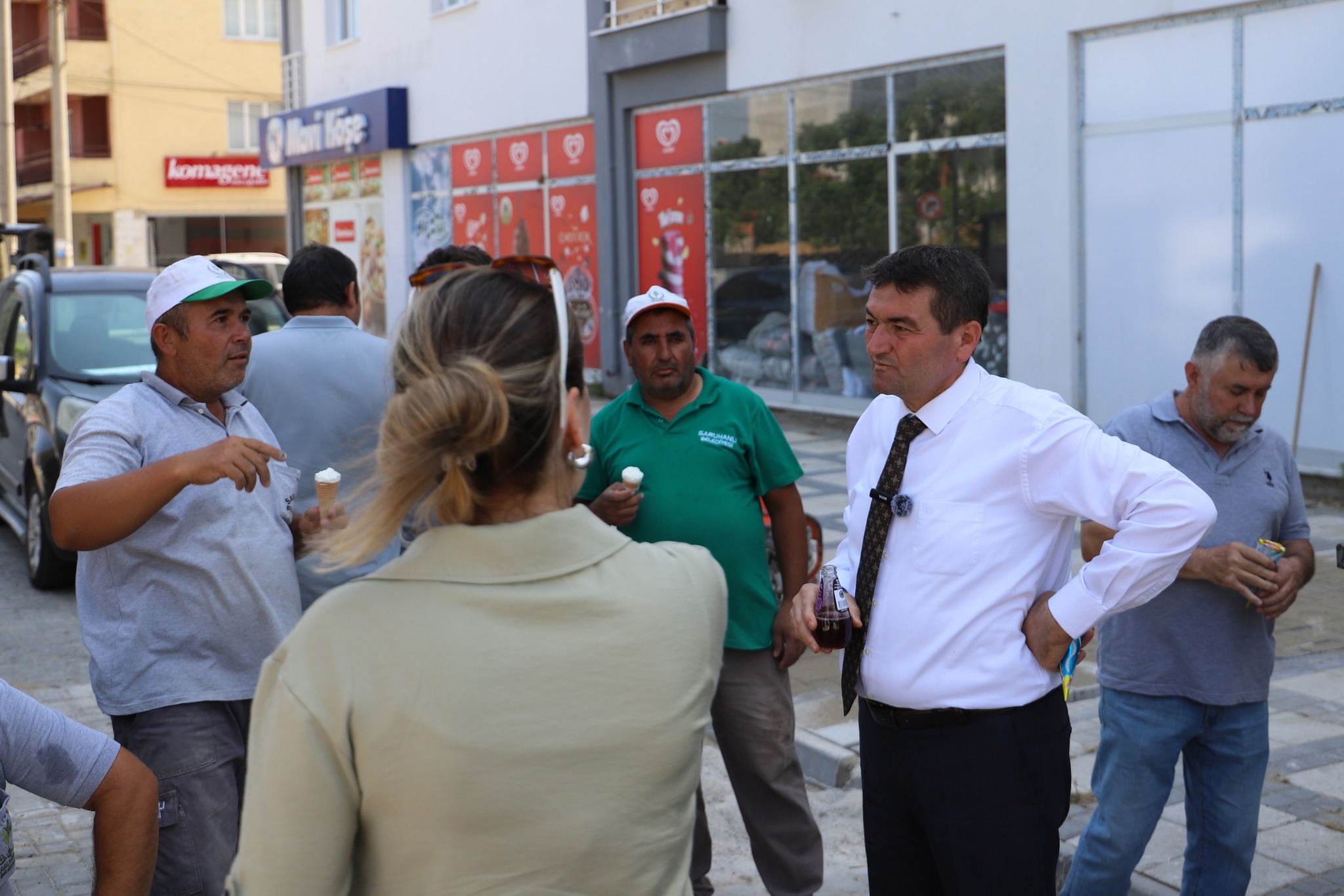 Manisa'da O Başkan Küreği Eline Aldı, Yol Tamirine Katıldı! (3)